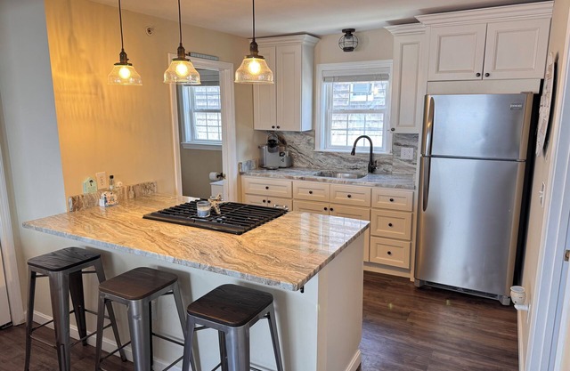 Beautifully Remodeled 2 Bdrm Condo w Ocean Views