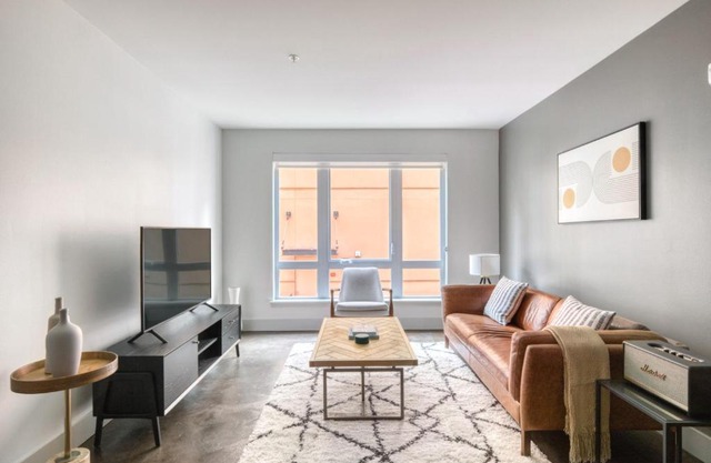 Bellevue 1br w wd gym lounge nr Downtown Park SEA-528