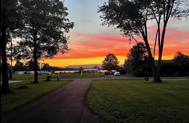 Best of both worlds! Amazing views plus an easy walk into town!