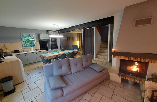 Between lake and mountains, cosy house with beautiful view of Lake Annecy