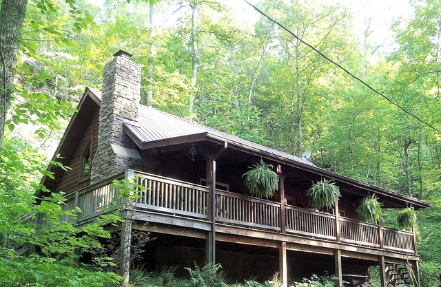 BIG ROCK LOG CABIN , Beside Natural Bridge/Red River Gorge