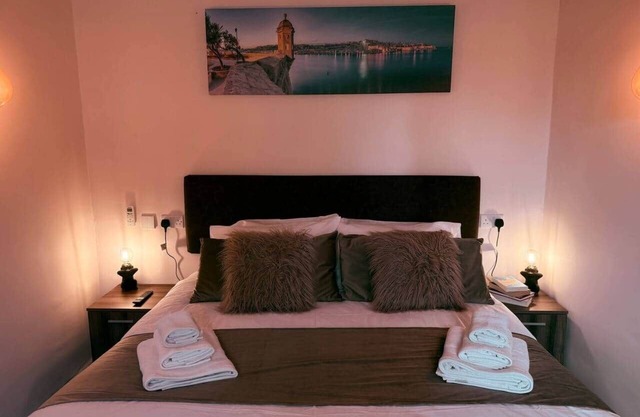 Birgu Square Charm -King Bed Rm