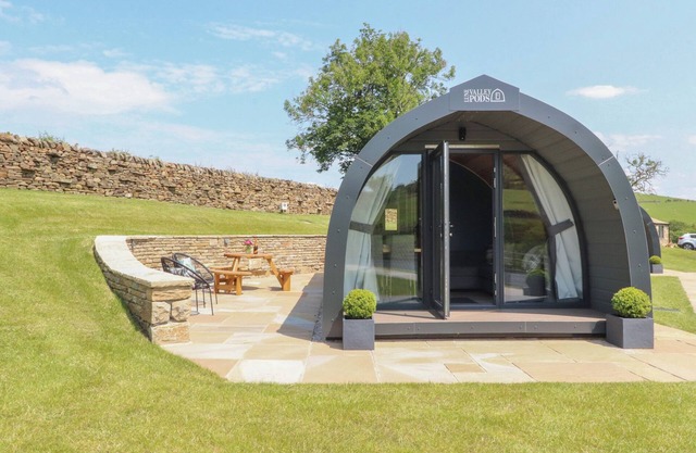 BLACK MOSS, romantic, with a garden in Clitheroe