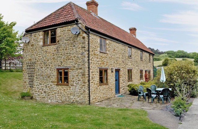 Blackberie Cottage - E2389