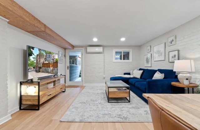 Blue House by the Zoo - Mt. Pleasant-AdMo-CoHi