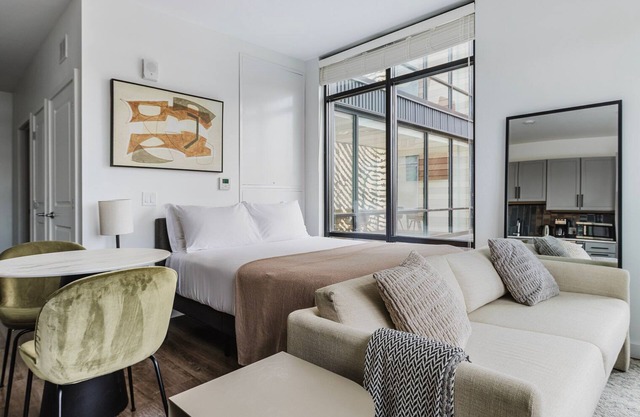 Blueground | Dorchester 2bd apartment