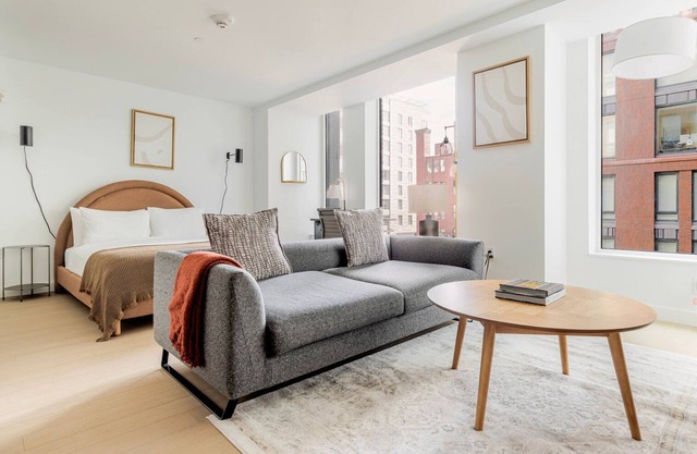 Blueground | Shawmut, pool, nr Boston Common