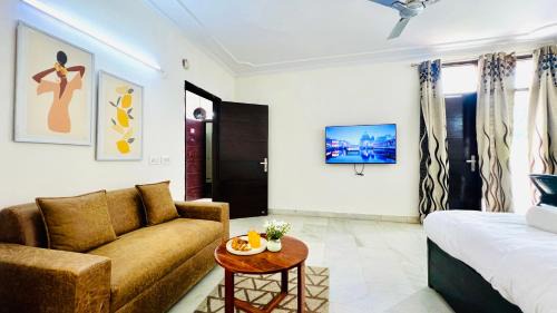 BluO Studio - Defence Colony - BathTub, Kitchen