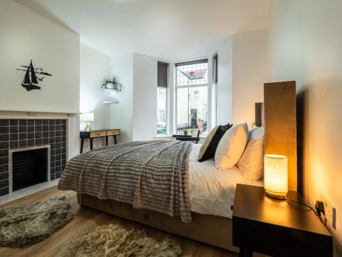 Boho Flat New Brighton, free WiFi and parking