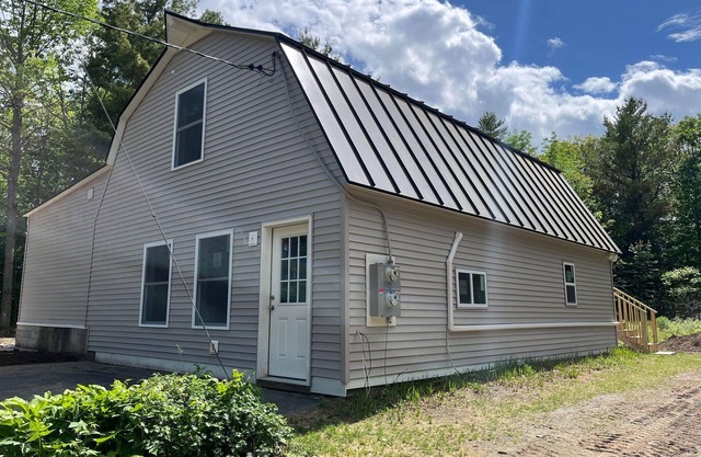 Bottom floor apartment in Duplex - long term tenant upstairs