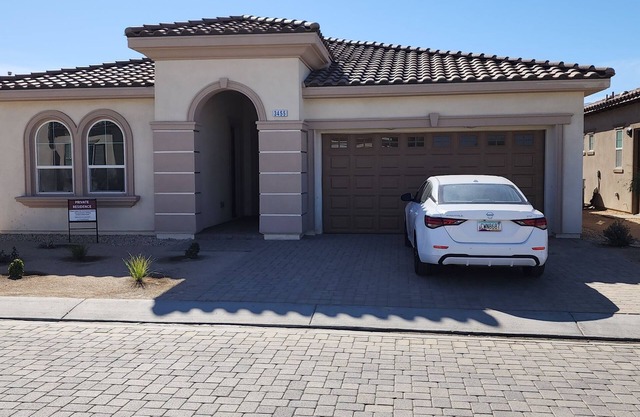 Brand new home in the middle of Palm Desert! Close to everything! South facing.