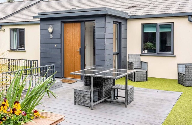 BRAND NEW LISTING! Beautiful modern flat in Weston Village, Bath