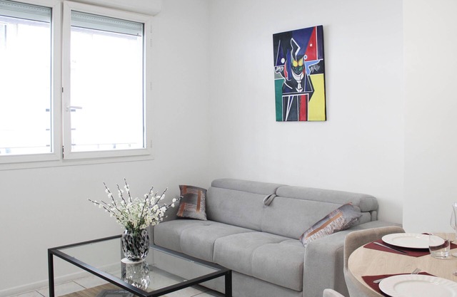 Bright apartment near Paris Montmartre