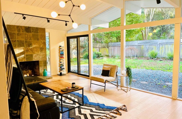 Bright, modern Marin home nestled between San Francisco & Napa Valleyn