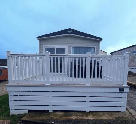 Bright, modern & stylish deluxe caravan located on the very popular Swanage bay view holiday park
