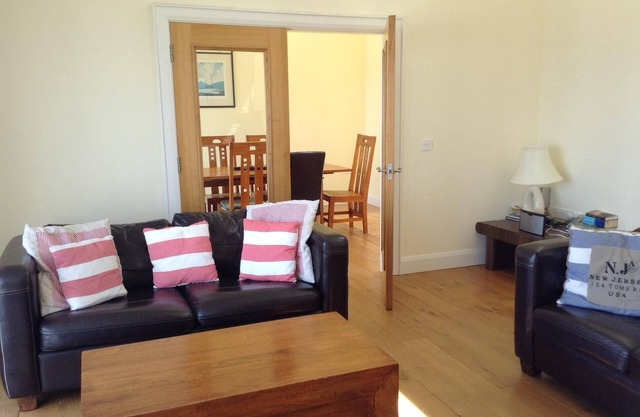 Bright spacious house with sea views and balcony. Golf, Surfing, Walks, Scenery.