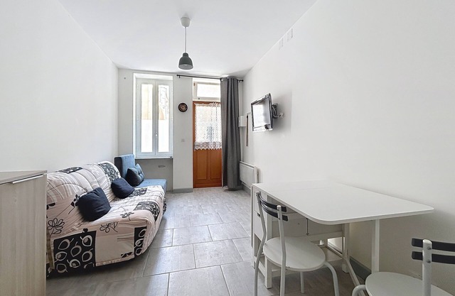 Bright studio in Coursan, close to activities