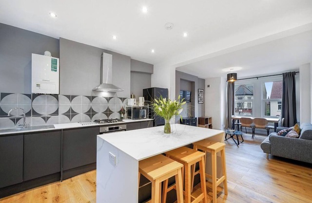 Bright stylish N. London retreat