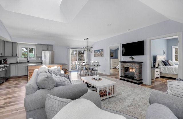 Broad Street 4 | Spruce Apartment