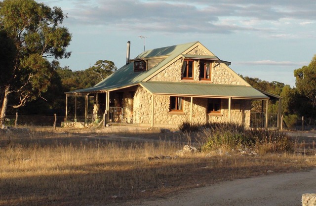 Broken Gum Country Retreat - 150 acres of beautiful bush and countryside