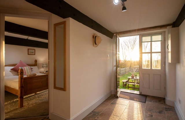 Bryn Lon: 3-Bed Cottage in Caergeiliog | Managed by Anglesey Holiday Lettings