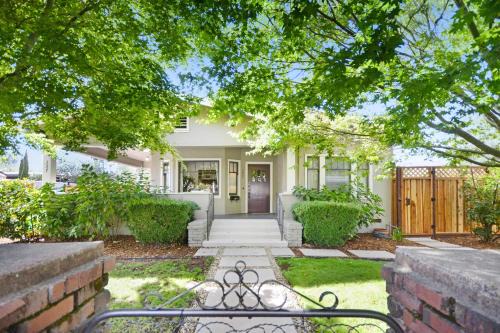 Bungalow At Sonomas Historic Plaza! - Includes Wine Tasting Passport