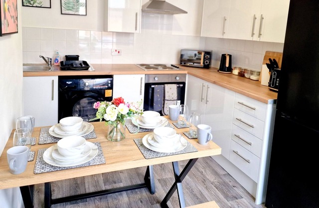 Burnley Terraced House by Bevolve Free Parking