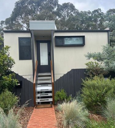 Bushland setting close to Sydney CBD- stand alone apartment