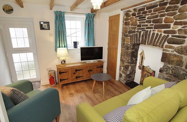 Bwthyn Bach - One Bedroom House, Sleeps 2
