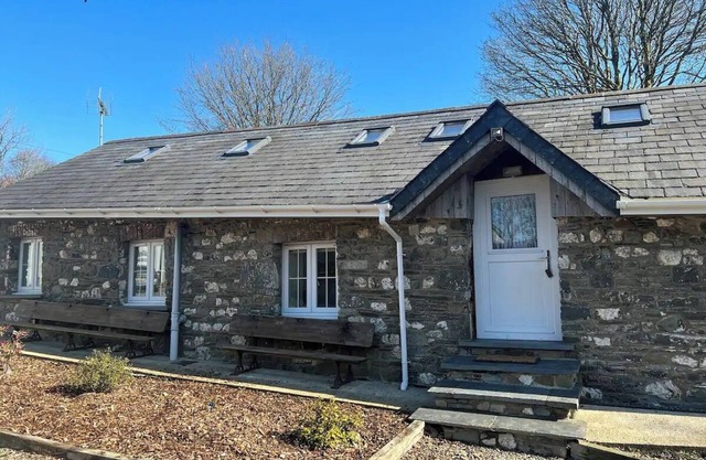 Bwythn Derrick, 2 bedroomed cosy cottage in the beautiful West Wales countryside