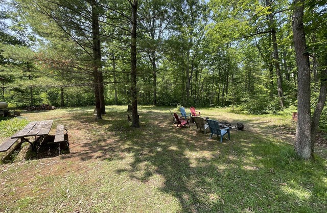 Cabin next to Huron National Forest and orv trails. Nearby Au Sable River.