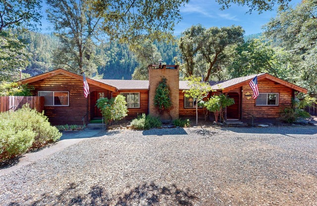 Cabin Retreat with river view, private pool & wood stove