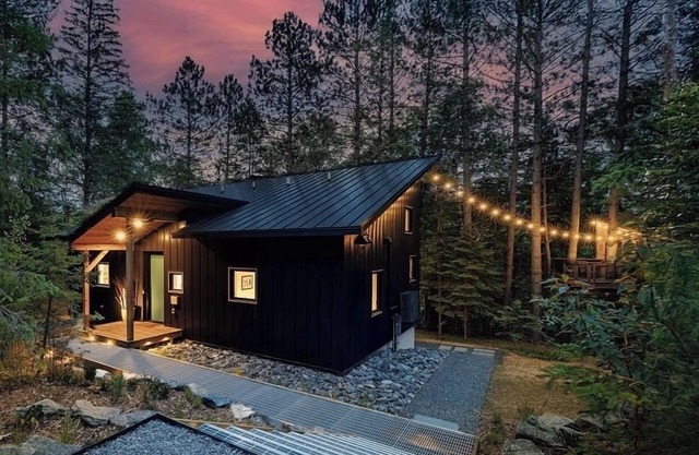 Cabin & Treehouse by Jay Cooke State Park/Duluth Trails