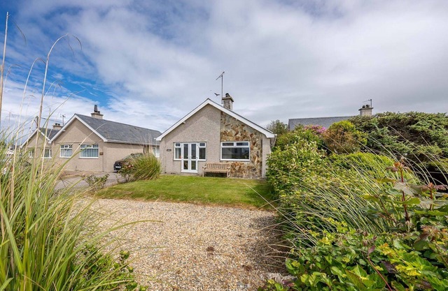 Cae-Calch | Three Bedroom Bungalow in Seaside Village Morfa Nefyn