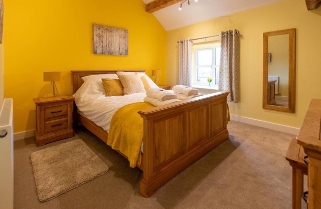 Caer Fedwen Barns Heulog Cottage King Bed Self Catering with Private Hot Tub