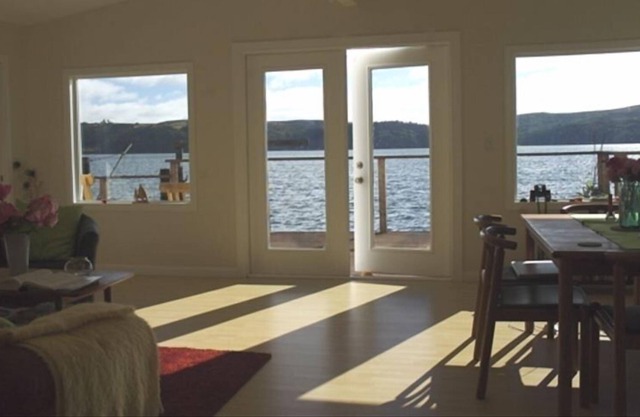 Calm on the bay in Marin - Renovated waterfront home