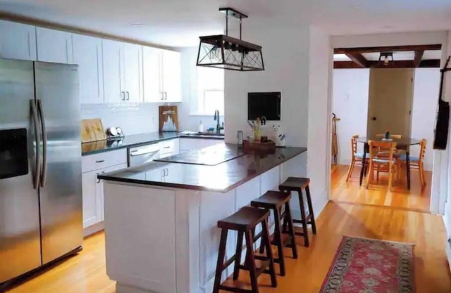 Calm Townhouse Close to Town & Beaches