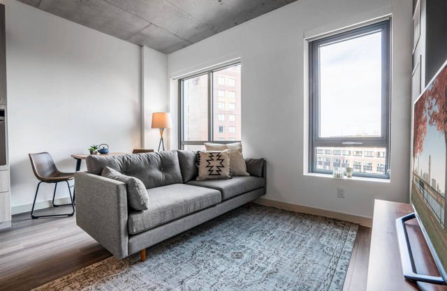 Calming Kendall Square Studio w/Gym, near MIT by Blueground