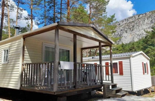 Camping 2 étoiles - Piscine - ccbaehh