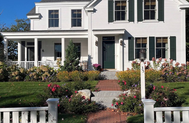 Cape Porpoise village with harbor views. Walk to shops and restaurants.
