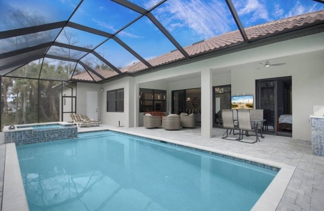 Casa Campagnola Naples heated pool h.tub outdoor kitchen 2 bikes