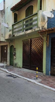 Casa com garagem no coração de Arraial!