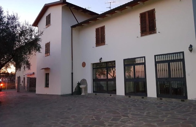 Casa con piscina camino e biliardo