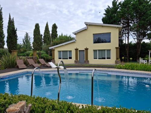 Casa linda con pileta y parque