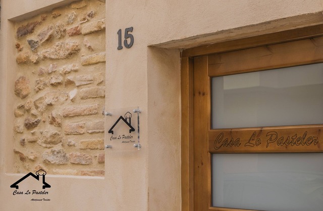 CASA LO PASTELER - Ground floor at street level.