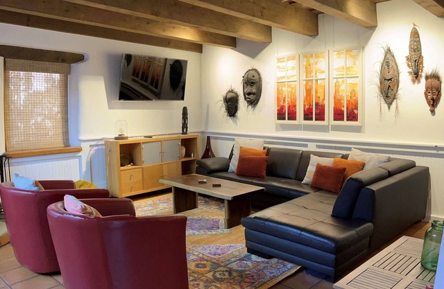 Casa Loretto in Historic South Capitol neighborhood walk to Plaza and Railyard