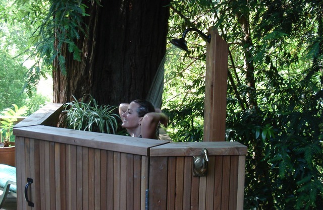 Casa Luna ~ Charming Vintage Cabin Retreat on the River, Spa, Dog Friendly!