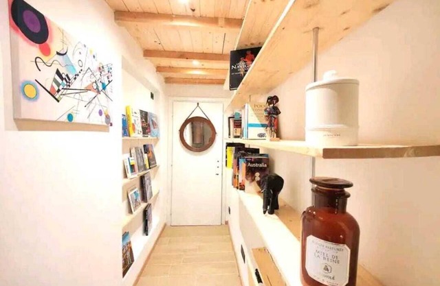 Casa MaMo: Design & Vintage above Subway: +Parking