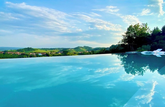 Casa Profumi di Barbera 12 (8+4): Infinity Pool and 6 Luxurious Bedrooms