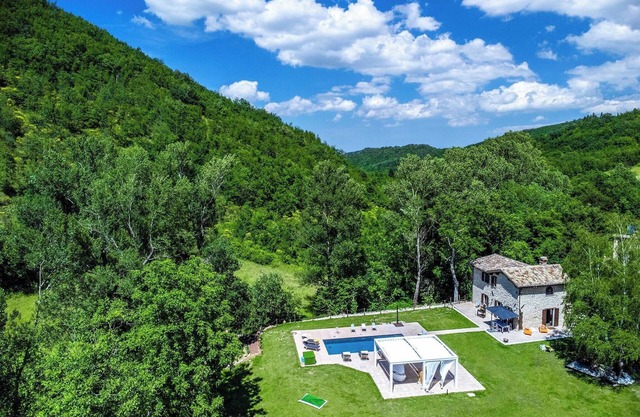 Casalino Galassi 4&2 by Marche Holiday Villas